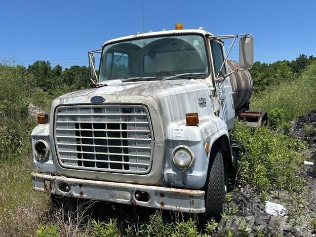 Ford LN7000 Vízszállító teherautók