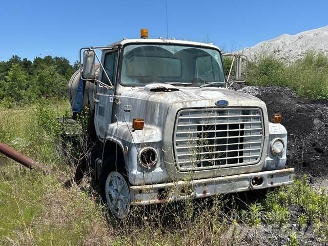 Ford LN7000 Vízszállító teherautók
