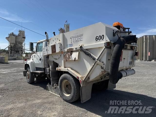 Ford LN7000 Utcaseprő teherautók