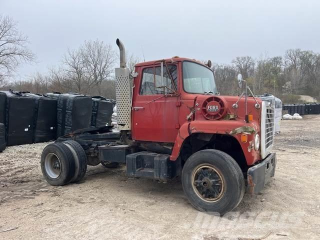 Ford LN8000 Nyergesvontatók