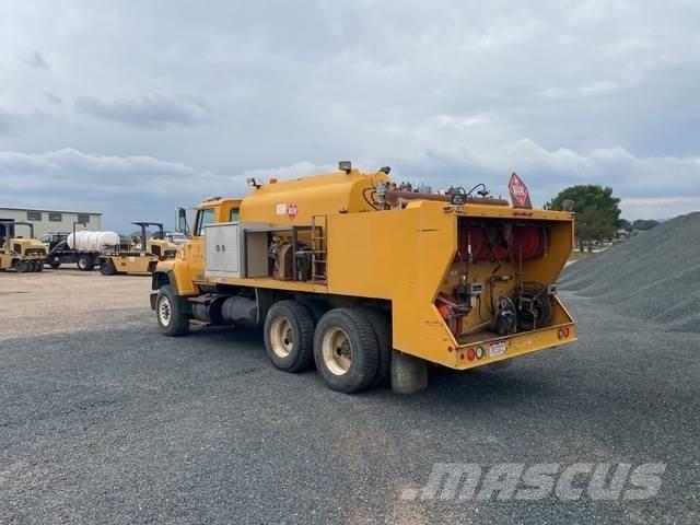 Ford LNT8000 Tartályos teherautók