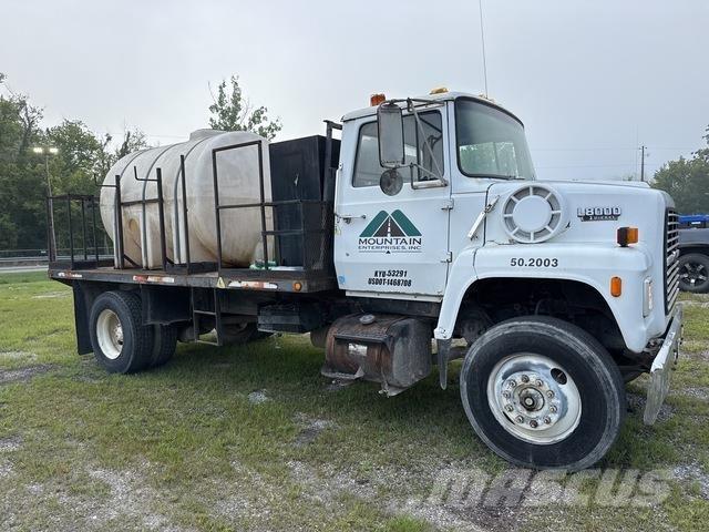 Ford LNT8000 Tartályos teherautók