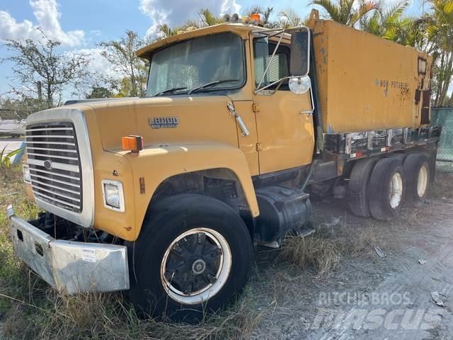 Ford LT8000 Vízszállító teherautók