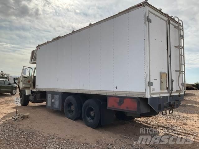 Ford LT8000 Transporterek