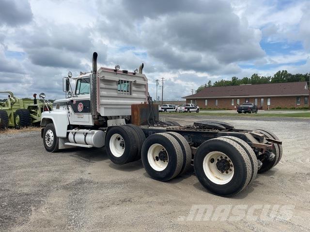 Ford LTL9000 Nyergesvontatók