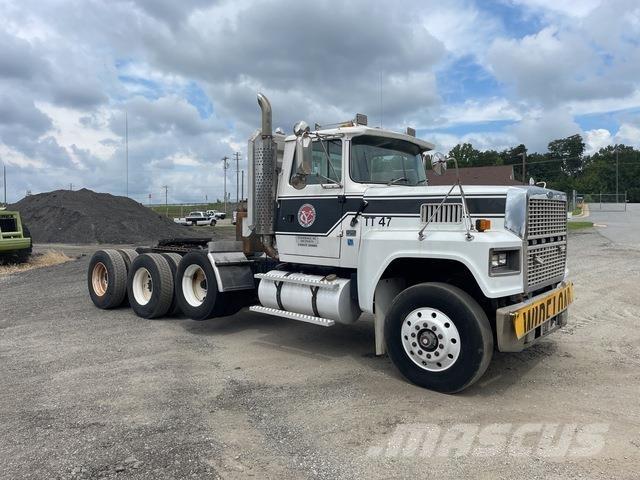 Ford LTL9000 Nyergesvontatók