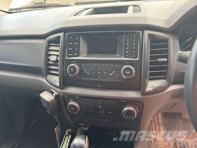 Ford Ranger Kis teherszállító/Platós kocsi