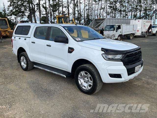 Ford Ranger XL Kis teherszállító/Platós kocsi