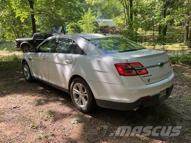 Ford Taurus Kistehergépjárművek