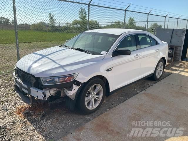 Ford Taurus Kistehergépjárművek