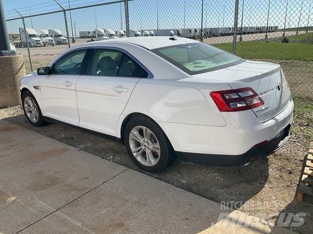 Ford Taurus Kistehergépjárművek