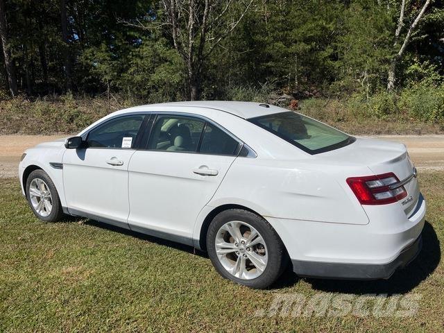 Ford Taurus Kistehergépjárművek