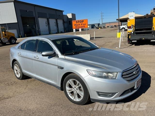 Ford Taurus Kistehergépjárművek