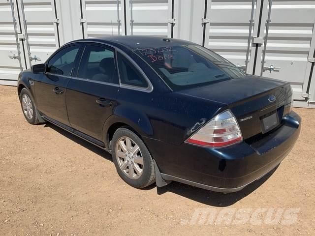Ford Taurus SE Kistehergépjárművek