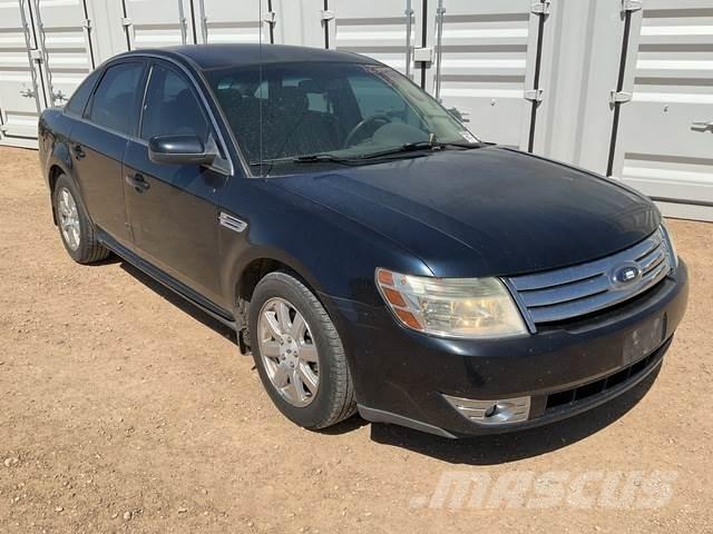 Ford Taurus SE Kistehergépjárművek