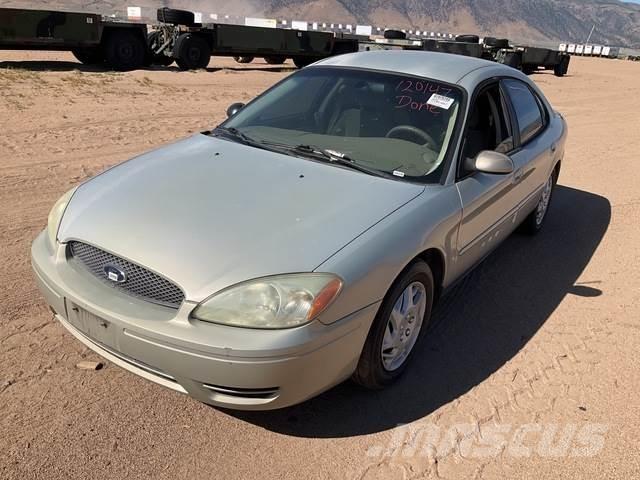 Ford Taurus SE Kistehergépjárművek