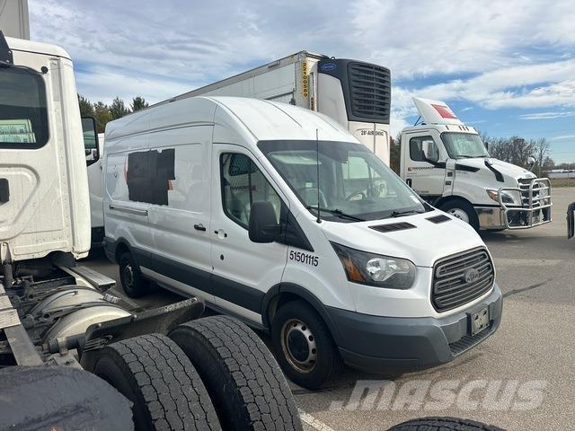 Ford Transit Transporterek