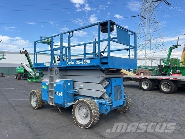 Genie GS-4390 Ollós emelők