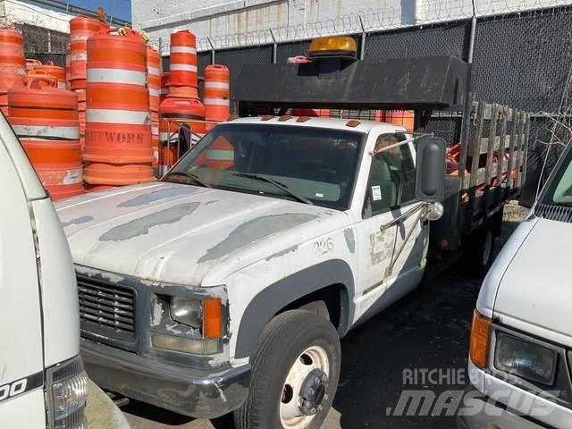 GMC 3500 Platós / Ponyvás teherautók