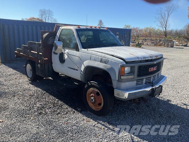 GMC 3500HD Platós / Ponyvás teherautók