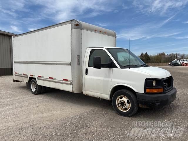 GMC Savana Dobozos teherautók