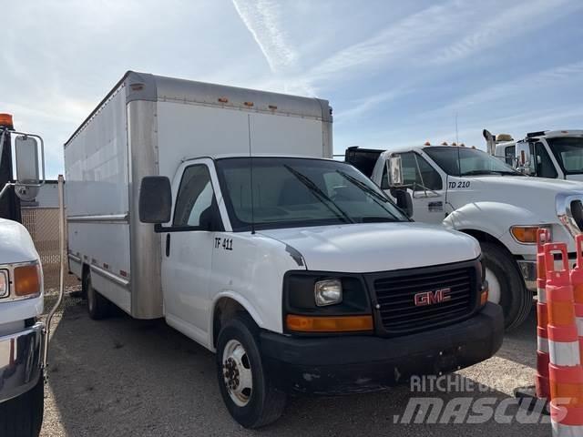GMC Savana Dobozos teherautók