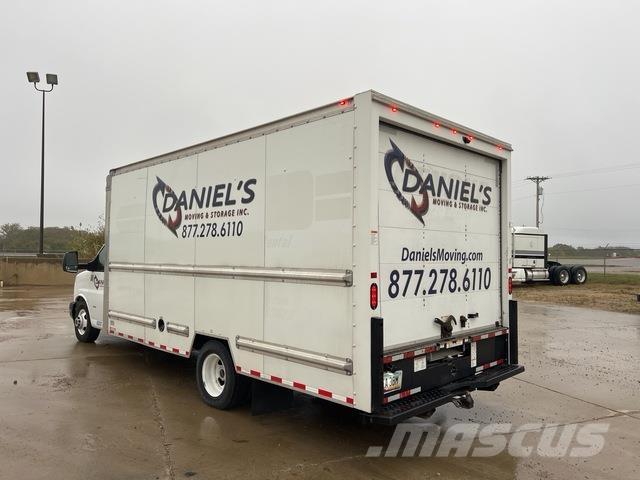 GMC Savana Dobozos teherautók