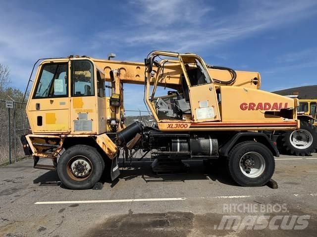 Gradall XL3100 Gumikerekes kotrók