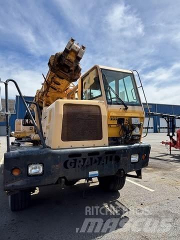 Gradall XL3100 Gumikerekes kotrók
