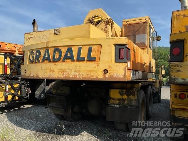 Gradall XL4100 Gumikerekes kotrók