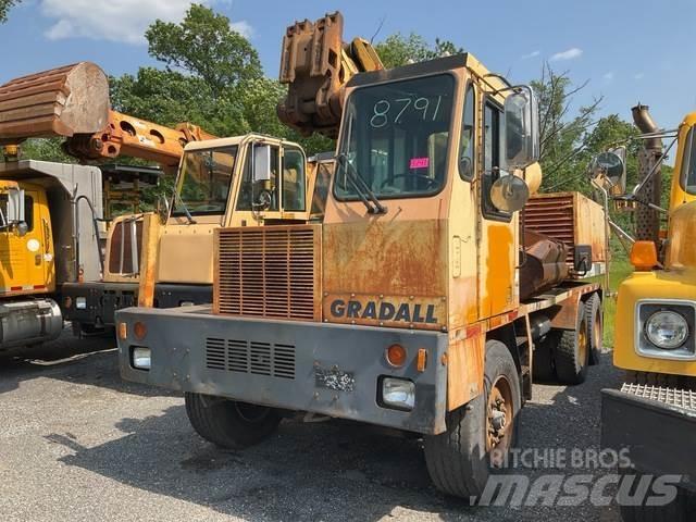 Gradall XL4100 Gumikerekes kotrók