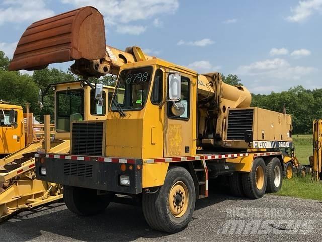 Gradall XL4100 Gumikerekes kotrók