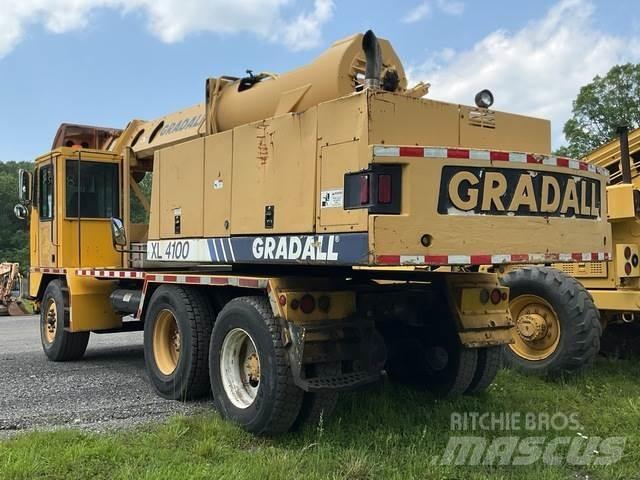 Gradall XL4100 Gumikerekes kotrók