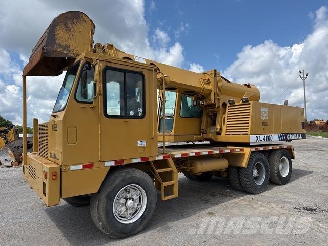 Gradall XL4100 Gumikerekes kotrók
