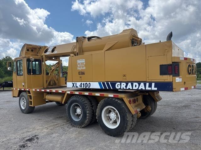 Gradall XL4100 Gumikerekes kotrók