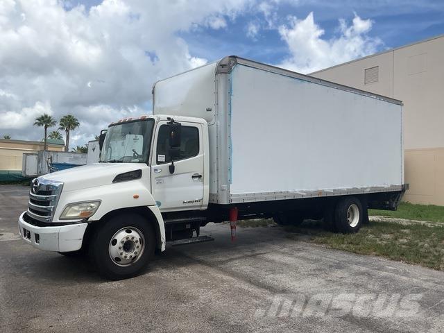 Hino 238 Dobozos teherautók