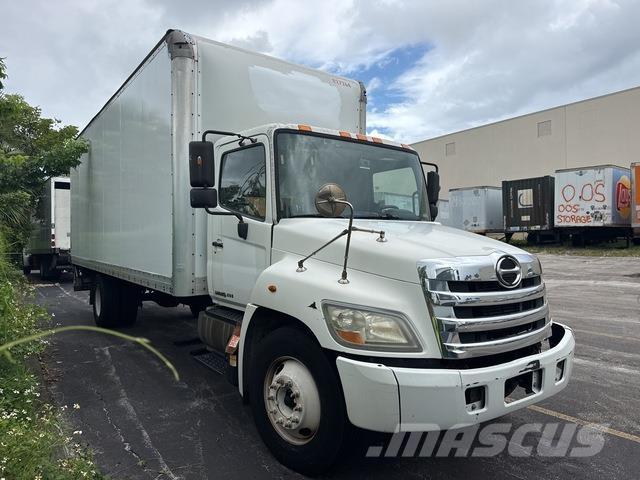 Hino 238 Dobozos teherautók