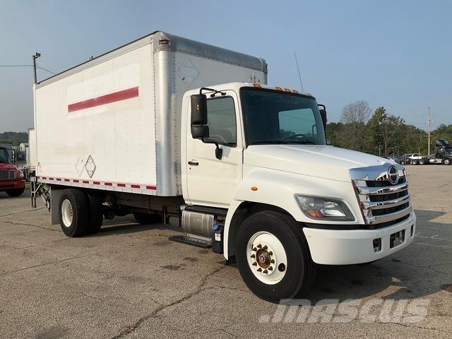 Hino 268 Dobozos teherautók
