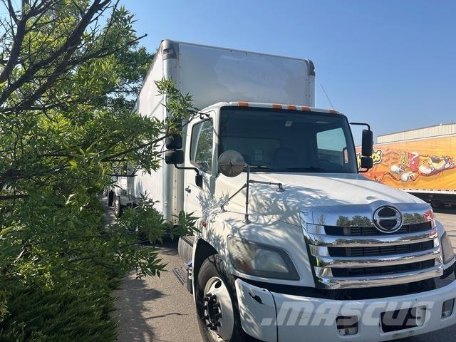 Hino 268 Dobozos teherautók