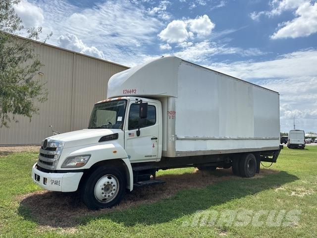 Hino 268 Dobozos teherautók