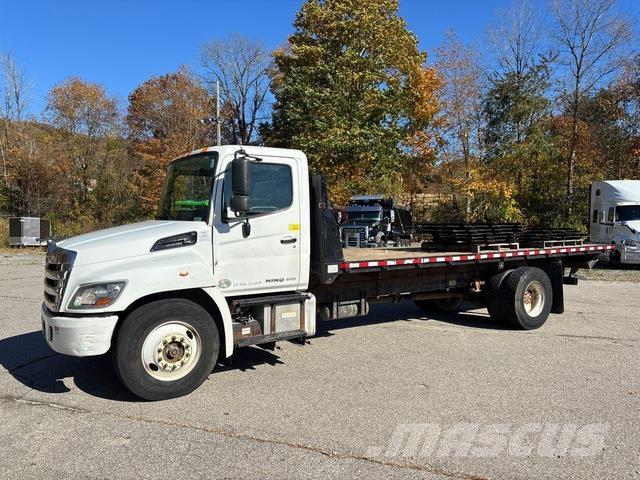 Hino 268 Platós / Ponyvás teherautók