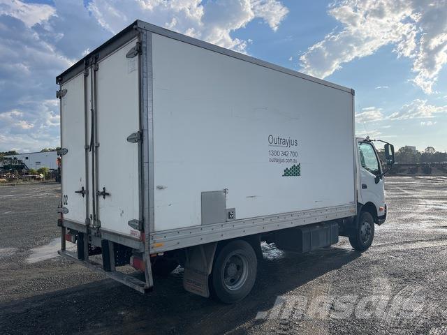 Hino 300 721 Dobozos teherautók