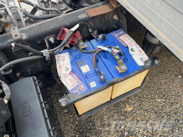 Hino 300 721 Dobozos teherautók