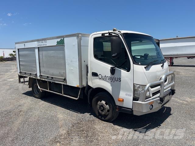 Hino 300 816 Dobozos teherautók