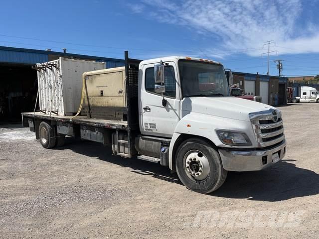 Hino 308 Platós / Ponyvás teherautók