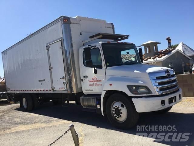 Hino 338 Dobozos teherautók