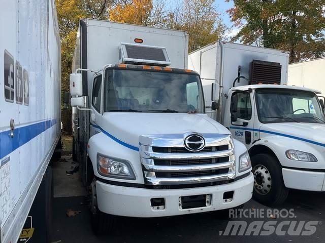 Hino 338 Dobozos teherautók