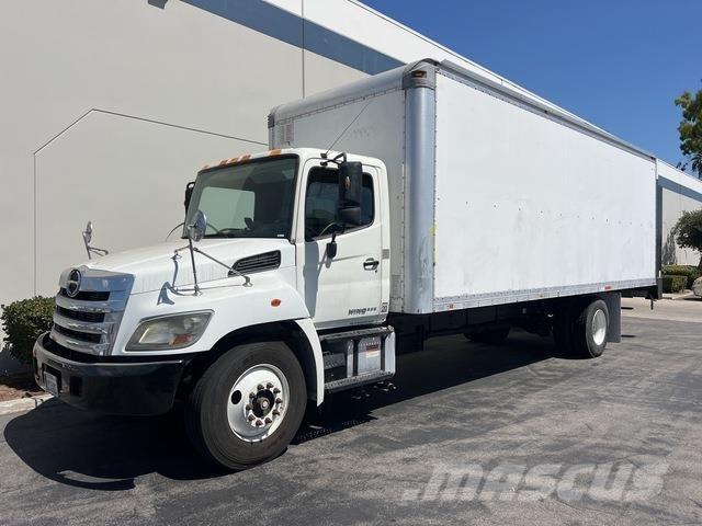 Hino 338 Dobozos teherautók
