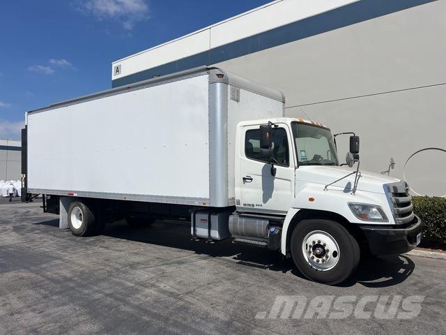 Hino 338 Dobozos teherautók