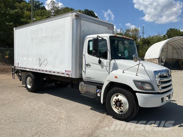 Hino 338 Dobozos teherautók